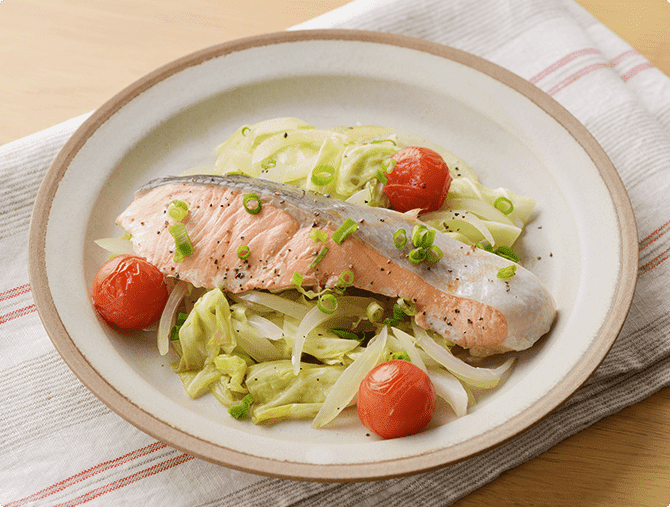 レシピ5：野菜と鮭でさっぱりフライパン蒸し